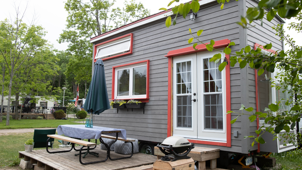 shipping-container-tiny-home